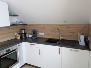 Fridge, microwave, oven, stovetop - Cozy vacation apartment in Weismain with balcony (Weismain)