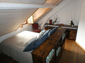 2 chambres, fer et planche à repasser, Wi-Fi, draps fournis