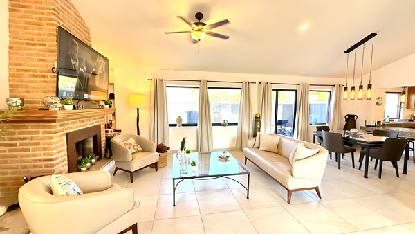 Modern Ajijic 1 Bdrm Home-walk To Everything -Gym-pickleball Court-golf Cart - Ajijic