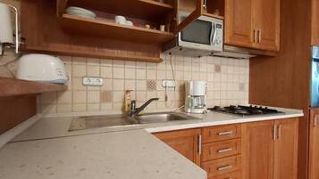 Micro-ondes, four, plaque de cuisson