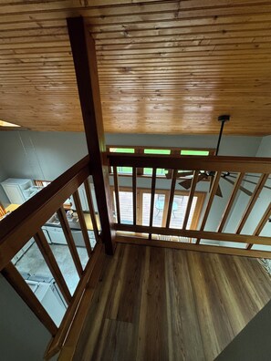 Interior - COZY HILLSIDE HOME WITH A BEAUTIFUL DECK, FIRE PIT, SAUNA & PLENTY OF PARKING (Anchorage)