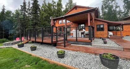 COZY HILLSIDE HOME WITH A BEAUTIFUL DECK, FIRE PIT, SAUNA & PLENTY OF PARKING