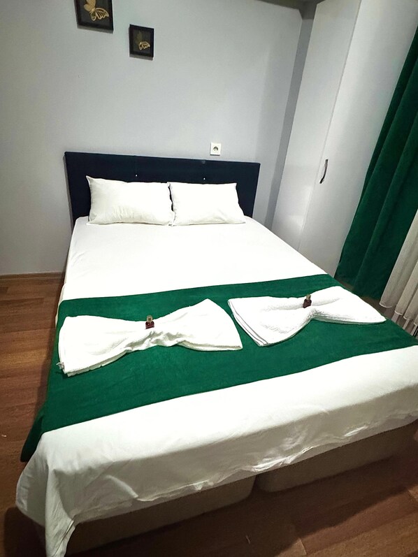 Premium bedding, desk, laptop workspace, blackout curtains - Taksim Plaza Suite (Istanbul)