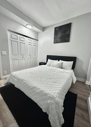2 bedrooms, WiFi, bed sheets - Cozy Soulard Getaway (St. Louis)