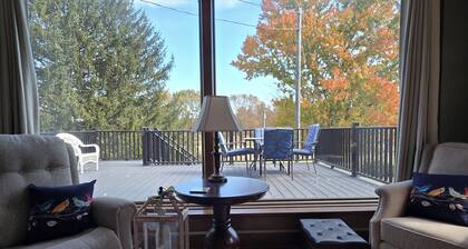 Lovely 3-bedroom home near the Bourbon Trail, with a lake in a country setting