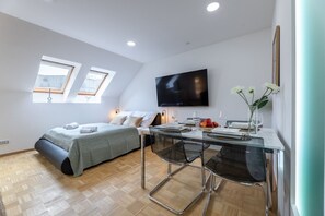 1 sovrum, skrivbord, strykjärn/strykbräda och gratis wi-fi