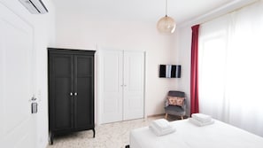 Studiosvit Superior - utsikt mot staden | Sängtillbehör av högsta kvalitet, duntäcken och memory foam-madrasser