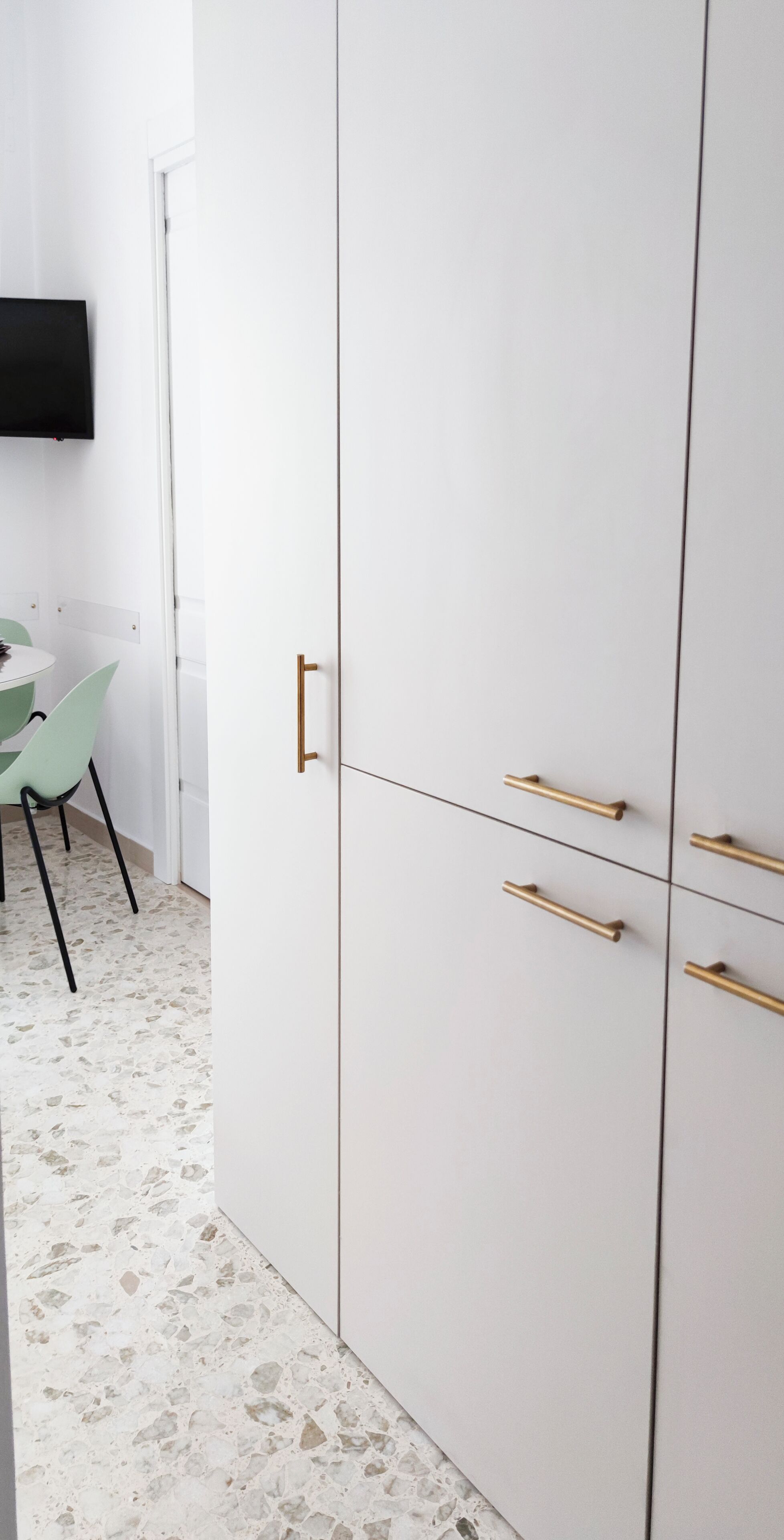 Suíte estúdio superior, vista para a cidade | Área de estar | Smart TV 42 polegadas com canais via satélite