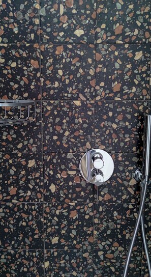 Classic Double Room, Garden View | Bathroom shower - I sogni della regina  (Sorrento)