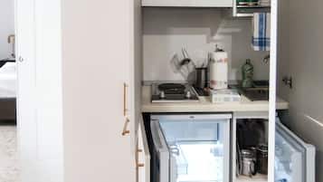 Studio Suite Superior, pemandangan kota | Dapur pribadi | Lemari es kecil, mesin pembuat kopi/teh, dan ketel listrik