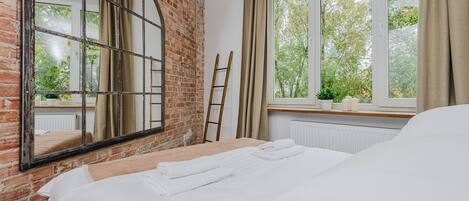 2 bedrooms, iron/ironing board, free WiFi