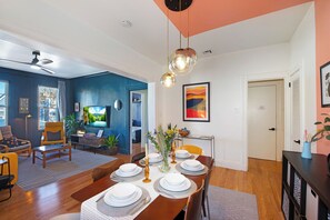 Dining - Charming 3BD apt minutes from NYC, EWR w/ parking (Jersey City)