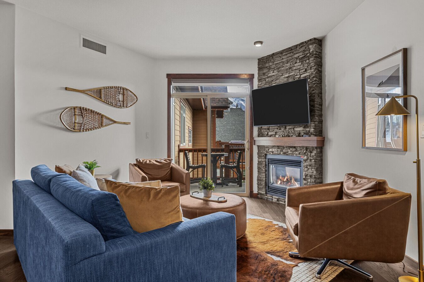 Smart TV, fireplace