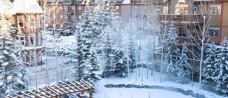 حمّام سباحة مُدفَّأ