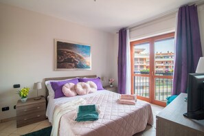 1 bedroom, desk, iron/ironing board, travel cot - Delightful apartment with large terrace near Leonardo Da Vinci FCO Airport (Fiumicino)