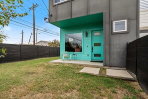 Exterior - Bright Luxury Oasis near Downtown Austin (Austin)