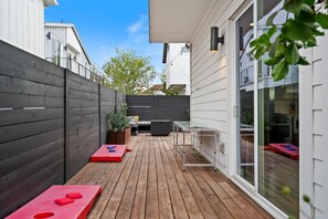 Outdoor dining - Bright Luxury Oasis near Downtown Austin (Austin)