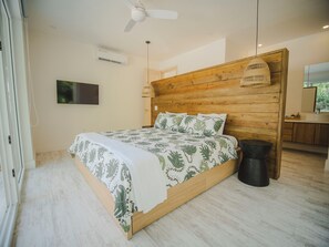 4 bedrooms, in-room safe, iron/ironing board, free WiFi - Malamala Villa at West Bay 4BR 3.5Bath, 5 minutes walking to West Bay Beach (West Bay)