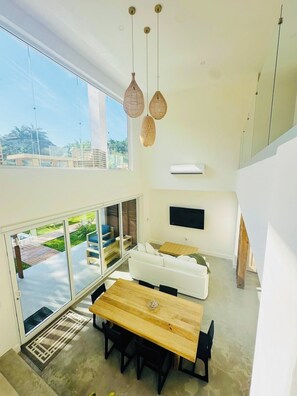 Smart TV, fireplace - Malamala Villa at West Bay 4BR 3.5Bath, 5 minutes walking to West Bay Beach (West Bay)