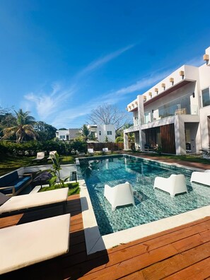 Outdoor pool - Malamala Villa at West Bay 4BR 3.5Bath, 5 minutes walking to West Bay Beach (West Bay)
