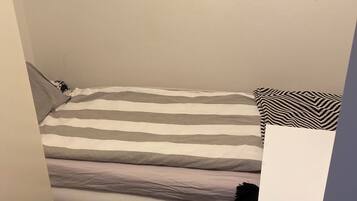 1 bedroom, WiFi, bed sheets