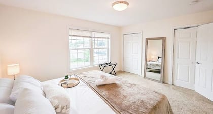 Spacious Townhouse in Schenectady-B9
