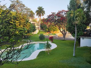 ห้องพัก, 5 ห้องนอน, สูบบุหรี่ได้, สระว่ายน้ำส่วนตัว | ด้านหน้าที่พัก