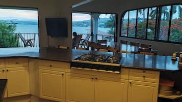 Room, 5 Bedrooms, Smoking, Private Pool | Dining