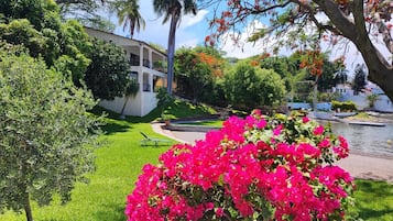 Room, 5 Bedrooms, Smoking, Private Pool | Front of property