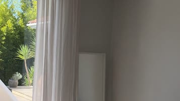 4 chambres, fer et planche à repasser, Wi-Fi, draps fournis