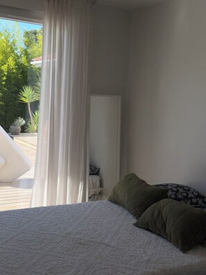 4 habitaciones, tabla de planchar con plancha, wifi y ropa de cama