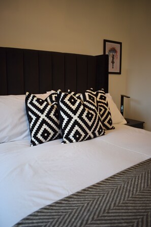 2 slaapkamers, een strijkplank/strijkijzer, gratis wifi, beddengoed