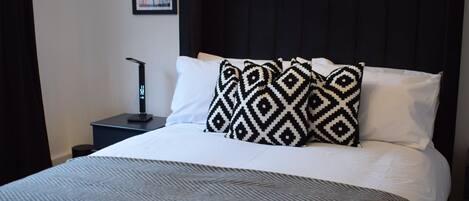 2 dormitorios, tabla de planchar con plancha, wifi gratis y ropa de cama