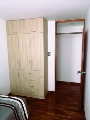 2 bedrooms, iron/ironing board, WiFi, bed sheets - Apartment with Garage, in La Perla, Peru (La Perla)