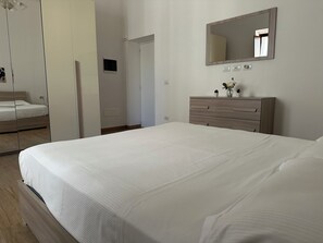 Comfort Apartment, Terrace | 1 bedroom, hypo-allergenic bedding, down duvets, individually furnished - TOI Apartments (Brindisi)