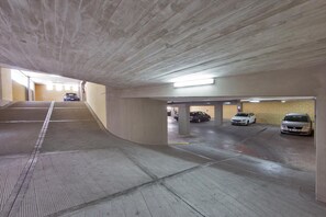 Off-site parking (reservations required), electric car charging point - TOI Apartments (Brindisi)