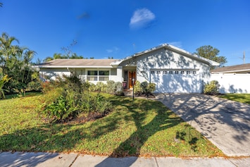 "Super cute house in a great little neighborhood. Close to downtown Dunedin! House was very clean and adorable, we would definitely stay again!"