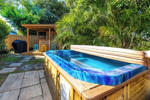 Bain à remous extérieur