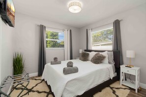3 bedrooms, desk, iron/ironing board, travel cot