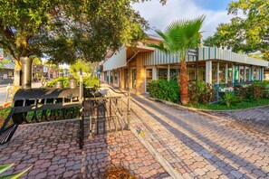 Exterior - Dunedin Heated Pool Tiki Bar Hot Tub (Dunedin)