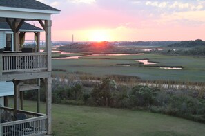 Property grounds - Soundside Sunset & Beach Getaway w/ Tesla charger (Surf City)