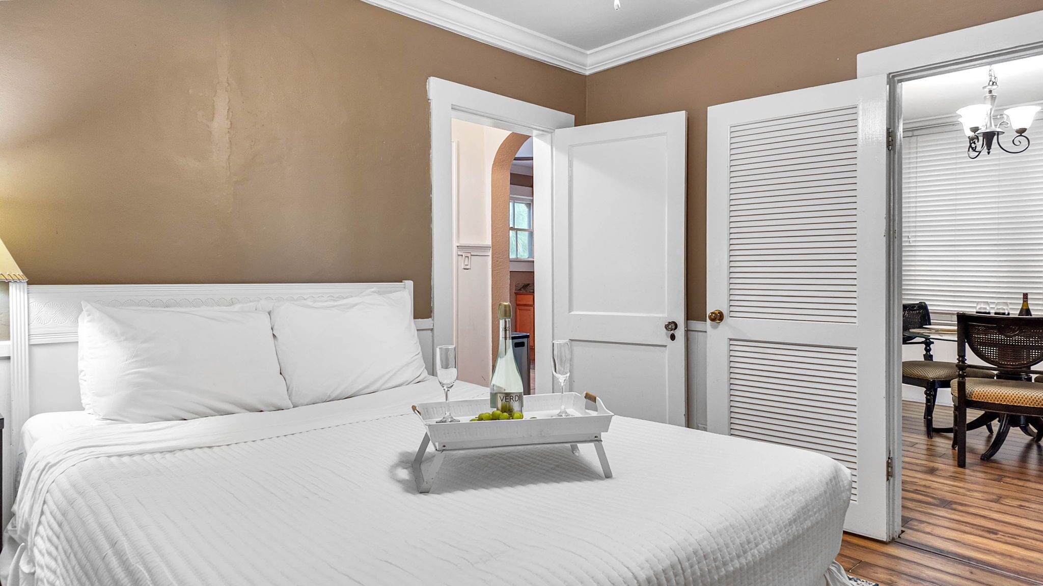 4 bedrooms, iron/ironing board, free WiFi, bed sheets