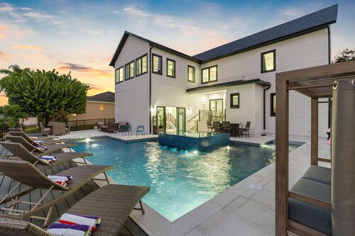 2 Million $ Villa • Heated Pool w/ Luxury Spa • 6BR & 6BR • Waterfront by Canal