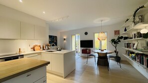 Kühlschrank, Ofen, Herdplatte, Geschirrspüler