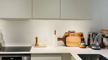 Køleskab, ovn, kogeplade, opvaskemaskine