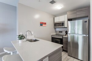 Comfort Condo, 2 Bedrooms | Private kitchen | Coffee/tea maker, toaster, blender, paper towels