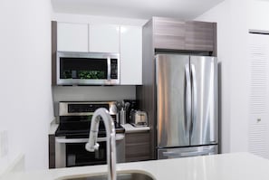 Comfort Condo, 2 Bedrooms | Private kitchen | Coffee/tea maker, toaster, blender, paper towels - Miami Apt Close to Downtown (Miami)