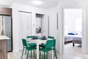 Comfort Condo, 2 Bedrooms | In-room dining - Miami Apt Close to Downtown (Miami)