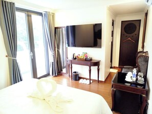 Superior Double Room - Royal Trau Quy Boutique Hotel (Hanoi)