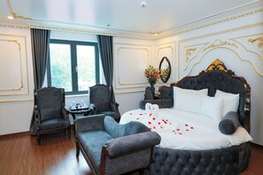 Royal Double Room | Minibar, desk, laptop workspace, soundproofing - Royal Trau Quy Boutique Hotel (Hanoi)